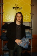 photo 25 in Taylor Kitsch gallery [id535505] 2012-09-25