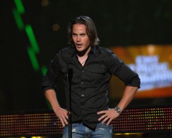 photo 14 in Taylor Kitsch gallery [id535521] 2012-09-25