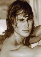 photo 18 in Taylor Kitsch gallery [id214363] 2009-12-16