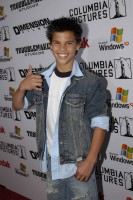 photo 10 in Taylor Lautner gallery [id201283] 2009-11-17