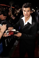 photo 20 in Taylor Lautner gallery [id287991] 2010-09-17
