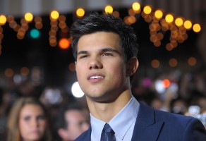 photo 5 in Taylor Lautner gallery [id292819] 2010-10-04