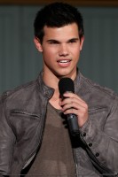 photo 9 in Taylor Lautner gallery [id264780] 2010-06-17