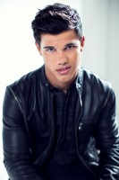 photo 19 in Taylor Lautner gallery [id195416] 2009-11-05