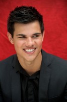 photo 14 in Taylor Lautner gallery [id312106] 2010-12-06