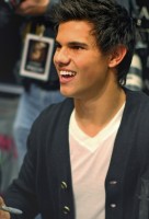 photo 13 in Taylor Lautner gallery [id323712] 2011-01-04
