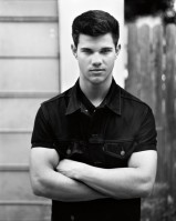 photo 20 in Taylor Lautner gallery [id423007] 2011-11-24