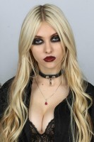 Taylor Momsen photo #