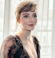 Thomasin McKenzie photo #