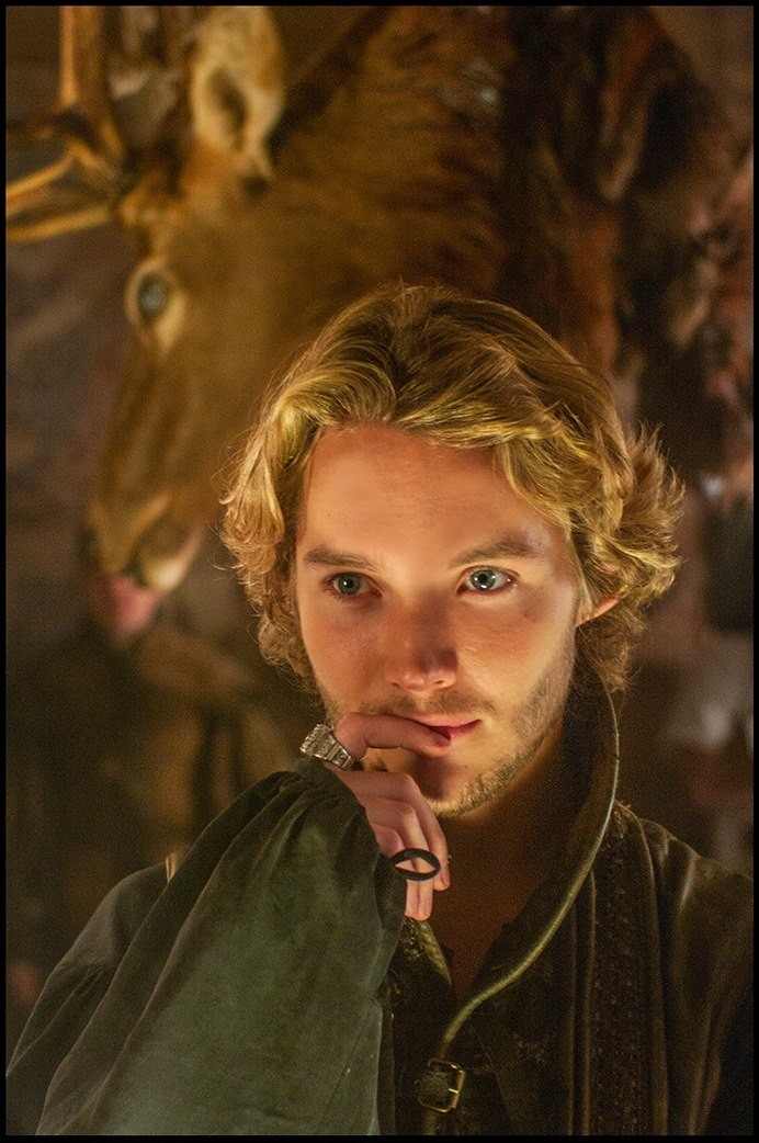 Toby Regbo : pic #706459