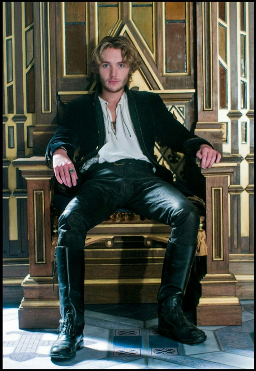 Toby Regbo : pic #706463