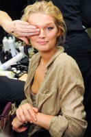 Toni Garrn photo #