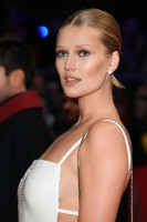 Toni Garrn photo #