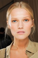 Toni Garrn photo #