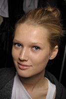 Toni Garrn photo #