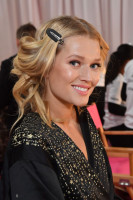 Toni Garrn photo #