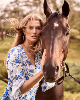 Toni Garrn photo #