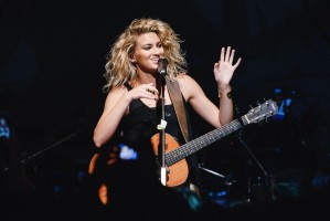 Tori Kelly photo #