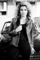 Tori Kelly photo #