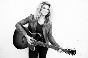 Tori Kelly photo #