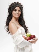 Tuba Buyukustun photo #