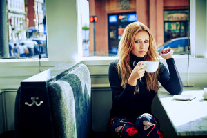 Una Healy photo #