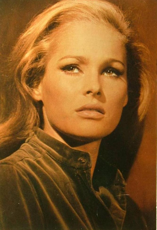 Ursula Andress: pic #260579