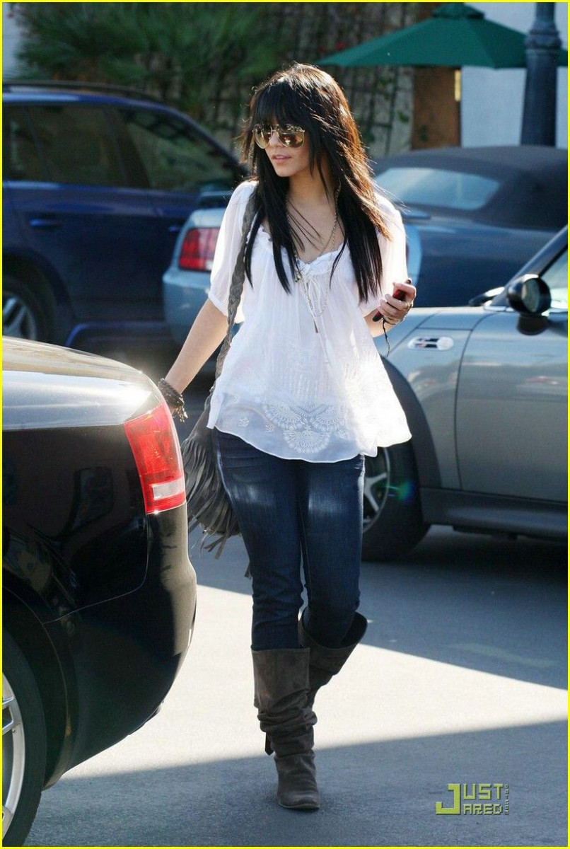 Vanessa Hudgens: pic #130078