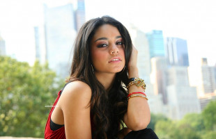 Vanessa Hudgens photo #