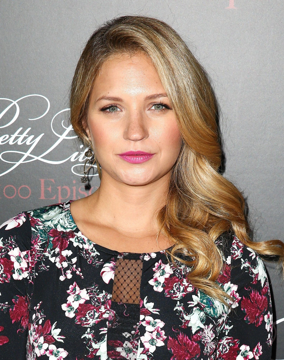 Vanessa Ray: pic #823272