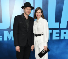 Vera Farmiga photo #
