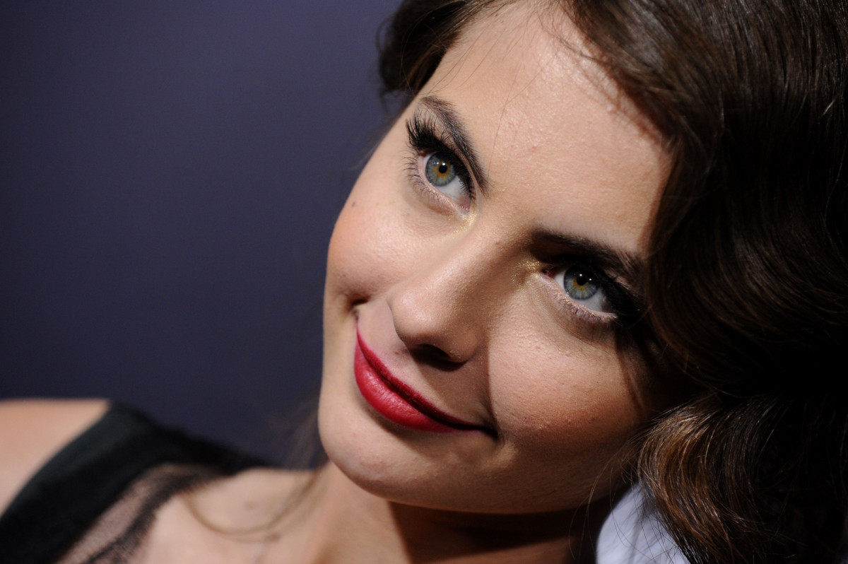 Willa Holland: pic #230057