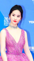 Yifei Liu photo #