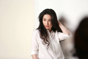 Yifei Liu photo #