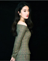 Yifei Liu photo #