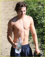 photo 4 in Zac Efron gallery [id169896] 2009-07-13