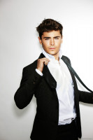photo 9 in Zac Efron gallery [id281979] 2010-08-27