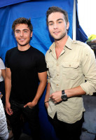 photo 21 in Zac Efron gallery [id276596] 2010-08-10