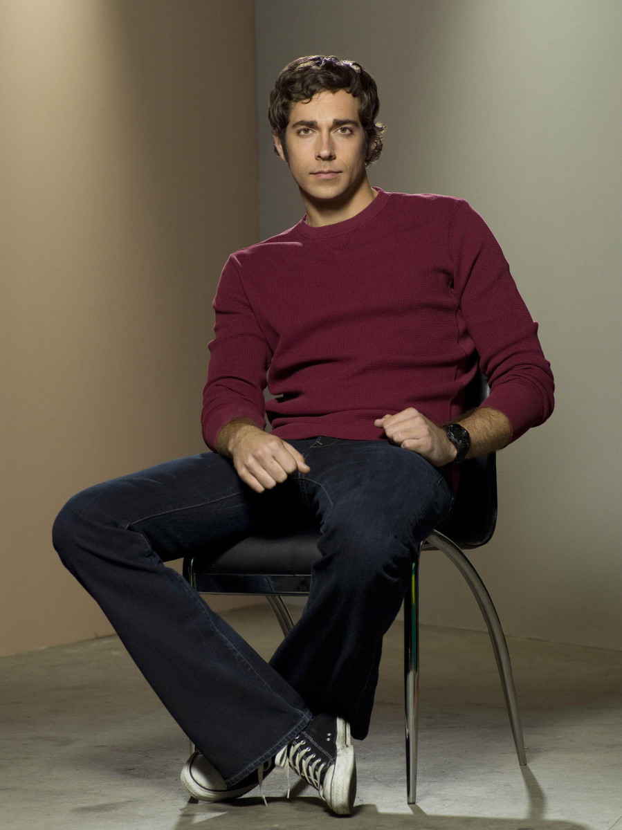 Zachary Levi: pic #363601