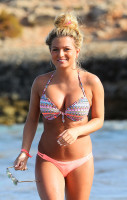 Zara Holland photo #
