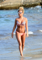 Zara Holland photo #