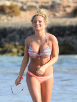 Zara Holland photo #