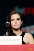 Zoey Deutch photo #