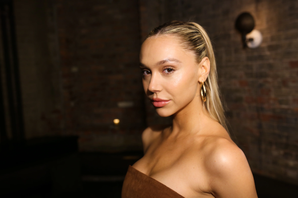 Alexis Ren