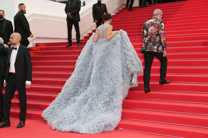 Mahlagha Jaberi at the premiere of "Top Gun: Maverick" - Cannes Film Festival 