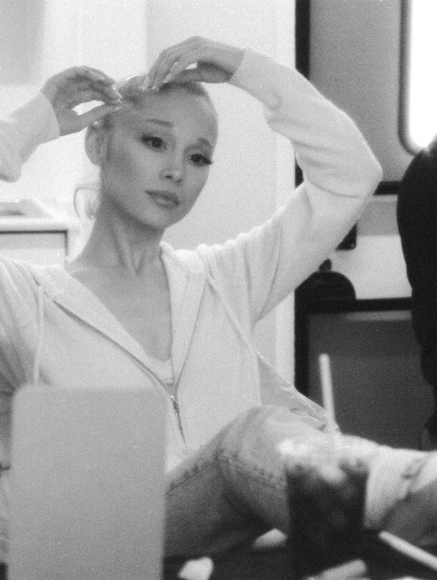 Ariana Grande instagram post 495710