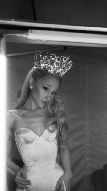Ariana Grande instagram post 496291