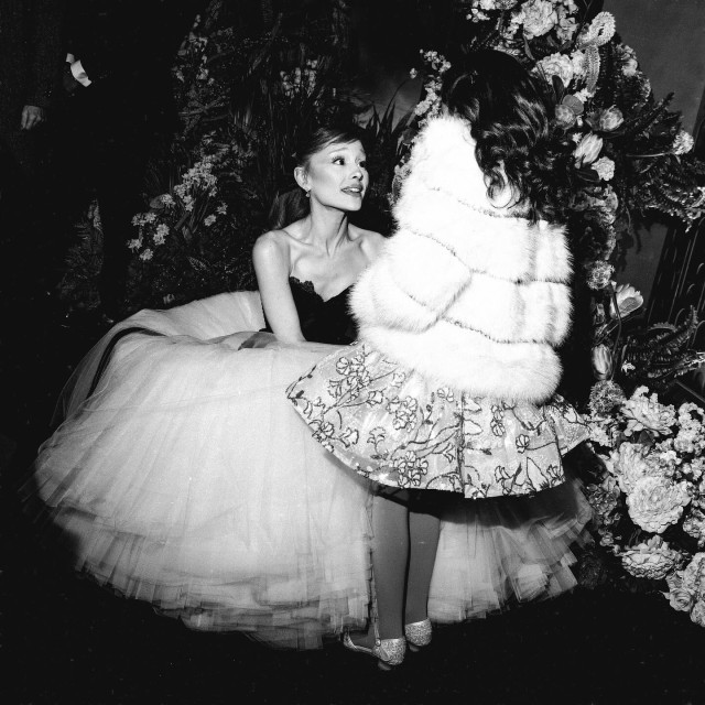 Ariana Grande instagram post 497357