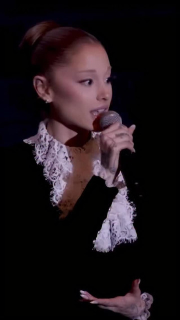 Ariana Grande instagram post 498061