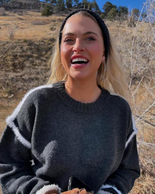 Anne Winters instagram post 484034